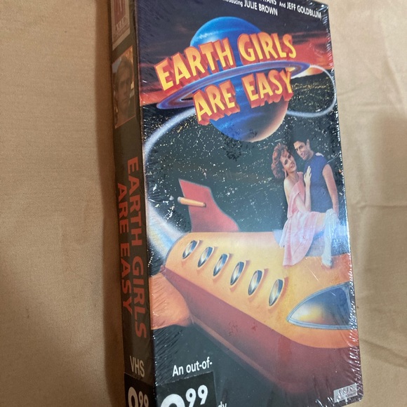 Earth Girls Are Easy Sealed VHS RARE - Picture 5 of 6